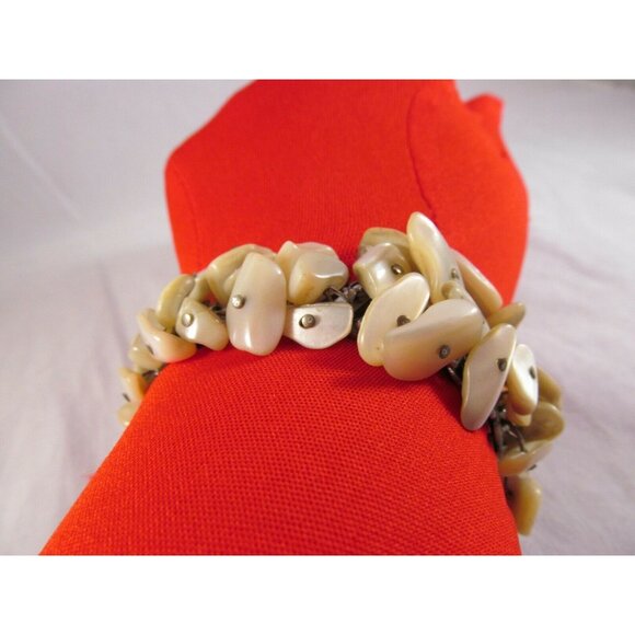 Vintage Expandable Silvertone Mother of Pearl Bracelet Made in Japan - Picture 6 of 12